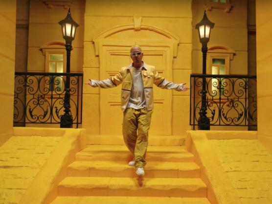 032420 J Balvin Colores Amarillo YouTube 768x576